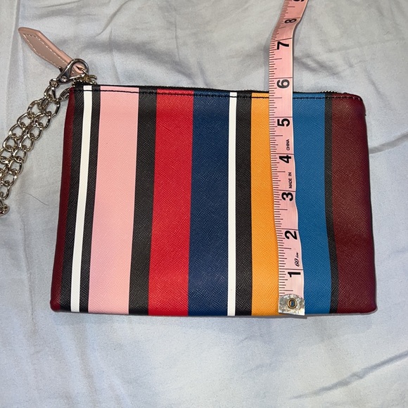 GUESS WRISTLET ACCESSORY TO BACKPACK STRIPED w ZIPPER AND CHAIN STRAP - Picture 8 of 8